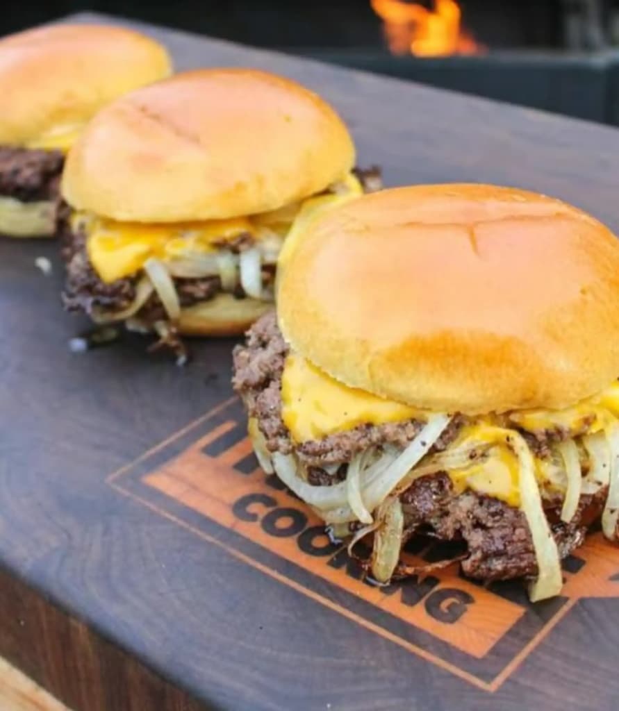 Pepperoni Pizza & Old Skool Burger